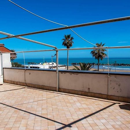 Appartamento Di Antonio Fronte Mare Montesilvano Exterior photo